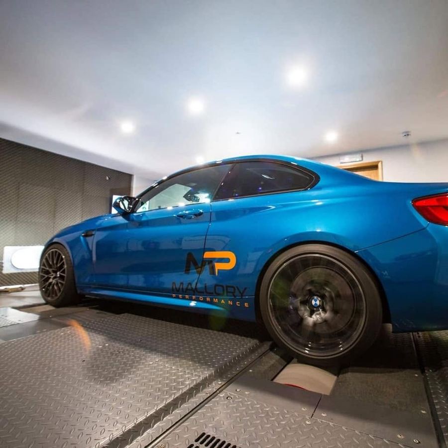 Blue BMW M2 Competition on the rolling road